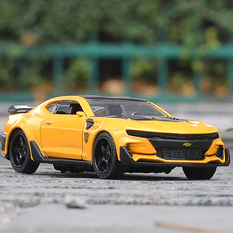 Модель литая автомобиля 1:32 из сплава детская игрушка в стиле фильма машина