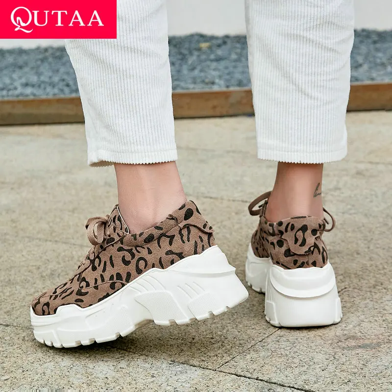 Женские туфли на танкетке QUTAA леопардовые туфли-лодочки из коровьей кожи и