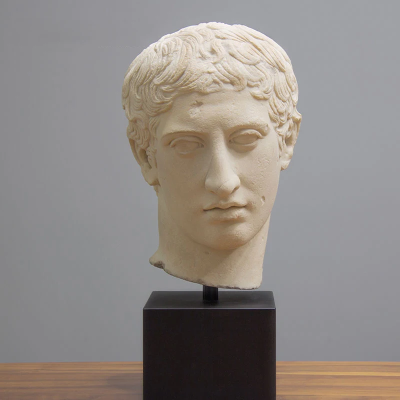 

Young Athlete Portrait Sculpture Portrait Statues Figurine Living Room Art Furnishings European Vintage Resin Crafts Decorations