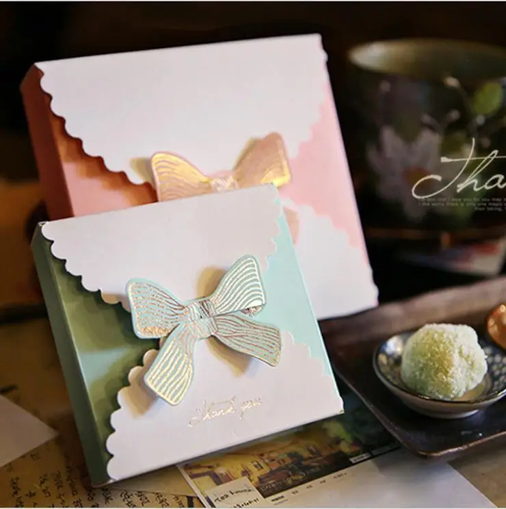 

10pcs 14*14*4cm European Style White Cardboard Box Bow Tie Candy Box Party DIY Cookie Chocolate Gift Packaging Boxes
