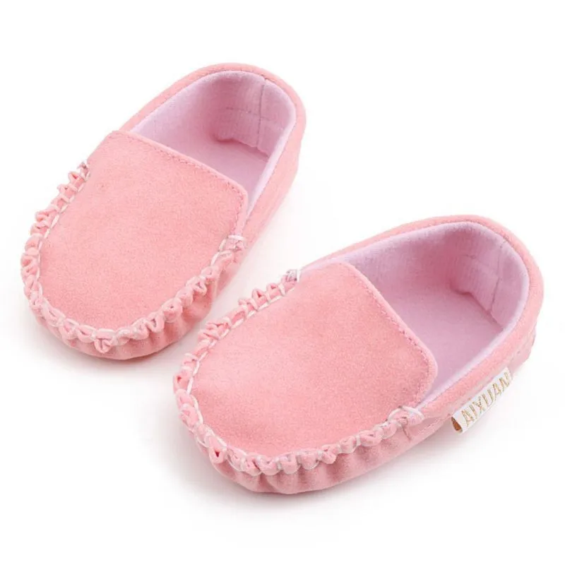 Искусственная замша кожа новорожденного детская обувь для мальчика девочек Мокасины с мягкой подошвой, нескользящие носки для малышей