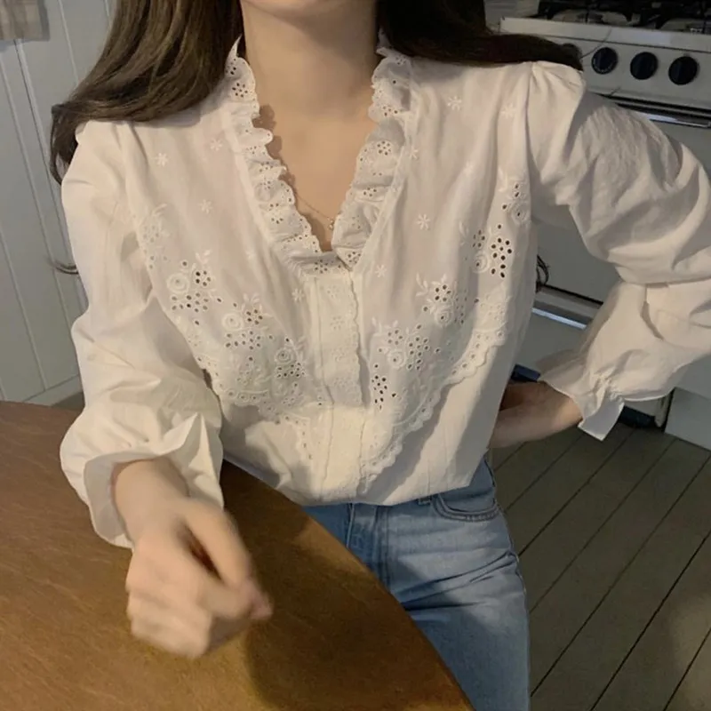 

Women White V neck Blouses Elegant Vintage Patchwork Hollow Out Lace Shirts Embroidery Women Blouses Top