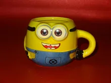 Nueva caliente 10x7x6.8 cm Pequeña taza de café taza de helado de diy pequeño hombre amarillo de dibujos animados creativa taza de cerámica del envío libre