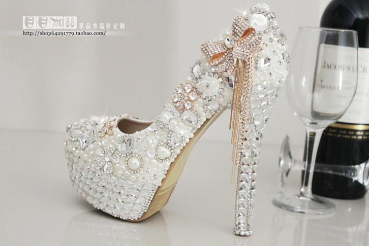 Женские туфли-лодочки; Роскошная обувь со стразами; Свадебная обувь; белые женские туфли ручной работы на высоком каблуке с кисточками и металлическим бантом
