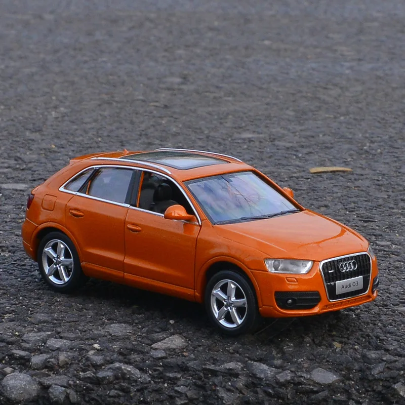 

1:32 Electric Die Cast Models Car scale models of automobiles Alloy Vehicle Toys for Children gld3 Vocal Toy Audi Q3 Sound Light