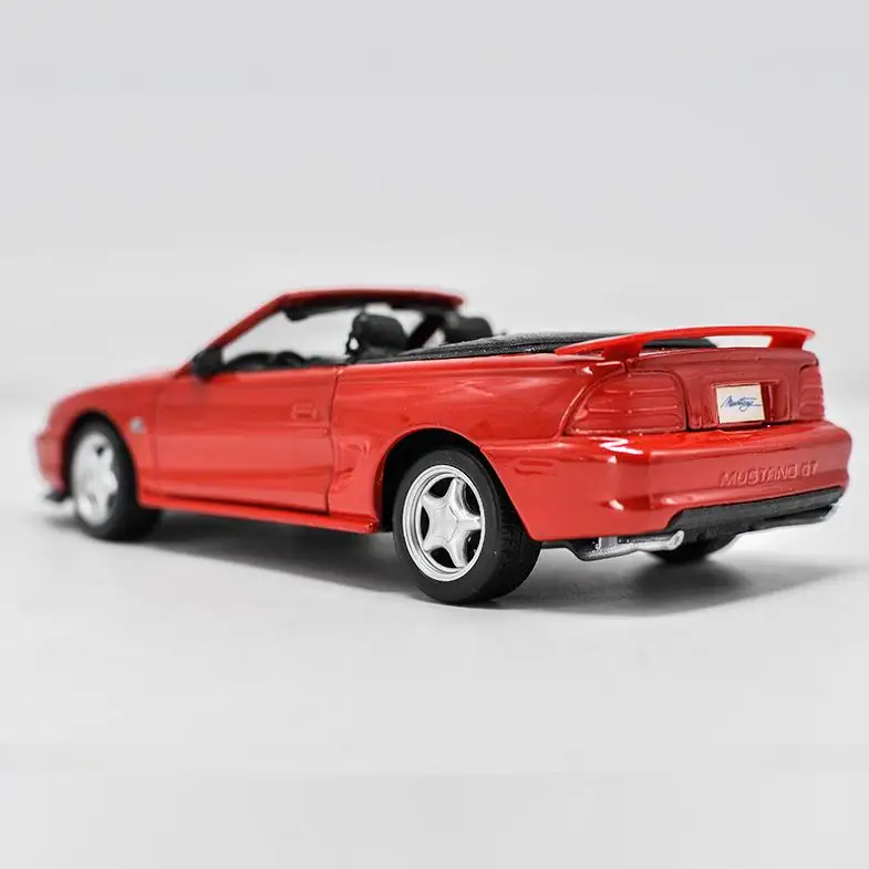 Модель машины высокой имитации 1967 Mustang GT ностальгическая версия 1:24