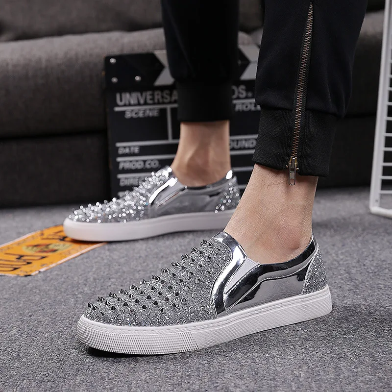 Kopen Luxe Merk Mannen loafers Black Diamond Strass Spikes mannen schoenen Klinknagels Casual Flats sneakers groothandel