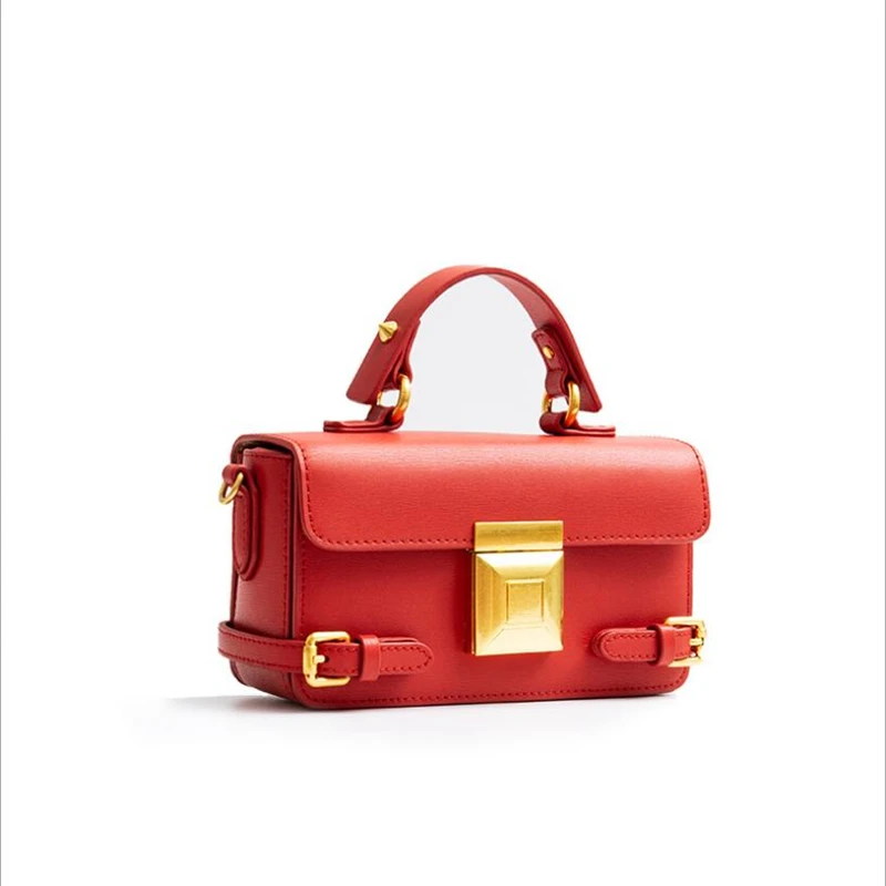 

Leisure cross body small square bag broadband portable color leather multi - layer single - shoulder rivet port lock bag qq195