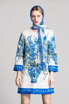 

Fashion woman's retro print beading trench coat High quality floral print loose coat New 2017 Fall runway lady's jacquard coat