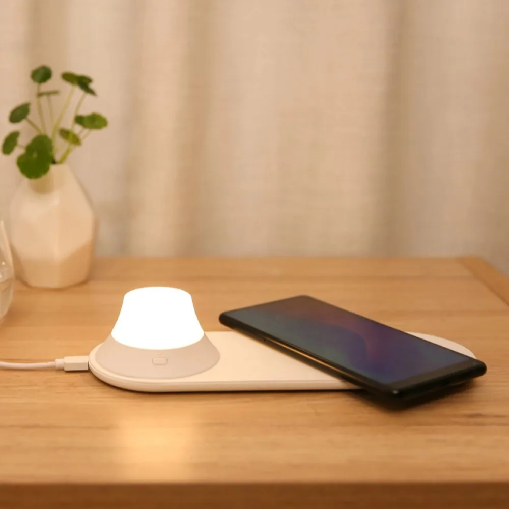 

Xiaomi Yeelight Wireless Charger with LED Night Light Magnetic Attraction Fast Charging for iPhones Samsung Huawei Xiaomi Phones