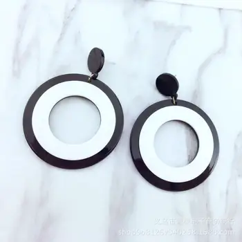 

2018 Fashion Black and White Acrylic Round Circle Drop Earring Women Big Geometric Statement Pendientes Brincos Long Oorbellen