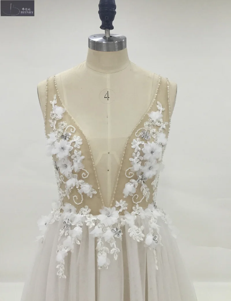 High-quality-wedding-dress-2018-v-neck-a-line-appliques-beaded-beach-wedding-dress-lace-up (1)