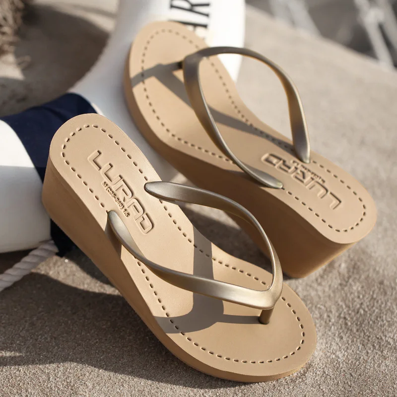 

2019 simple high-heeled flip-flops women's summer non-slip slope with thick bottom beach sandals and slippers muffin Han trend