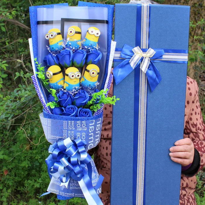 

Valentines Day Gifts Box-packed Minion Cartoon Doll Little Yellow Man Bouquets Box Color Handmade Rose Graduation Gifts H284
