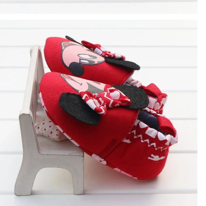 Удобные для новорожденных Обувь для младенцев Минни Scarpe мягкая подошва Обувь для девочек детские Chaussure микки мальчик Повседневные шлепанцы Семья Bebe Zapatos