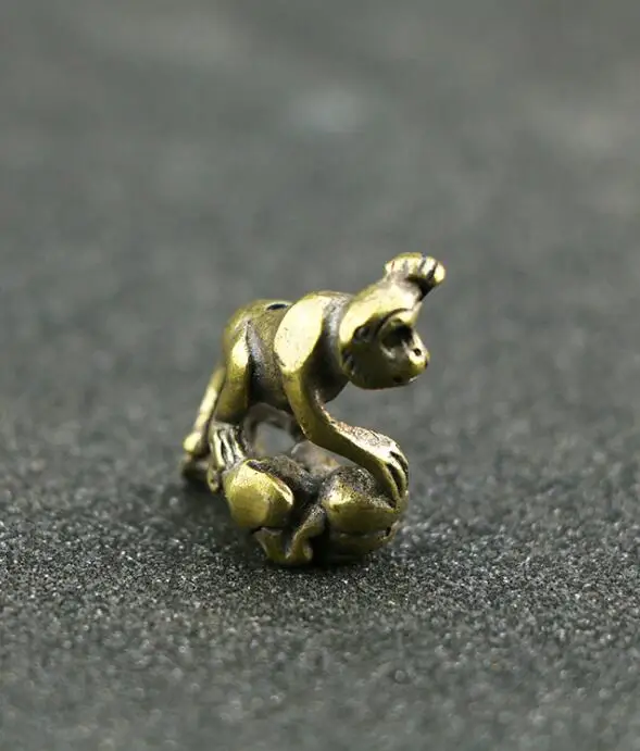 Collectable Chinese Pure Brass Carved Animal Zodiac Monkey Exquisite Small Pendant Statues | Дом и сад