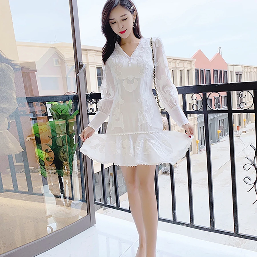 

2019 New Arrival Runway Designer Ruffle V Neck Embroidery White Color Elegant Sexy Woman Mini Dress Holiday Party Dress Vestidos