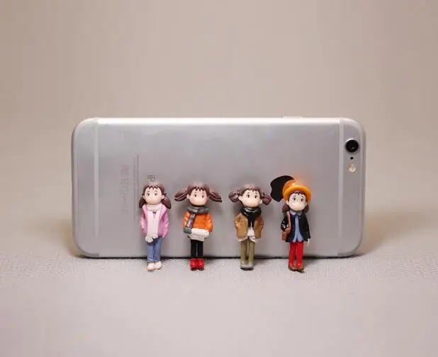 

4 Pieces Very Cute Winter Girls  ActionFigures PVC Dolls Toys  DA0010