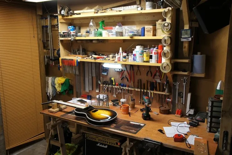 

Pay an extra fee for Guitar customization or Shipping Cost