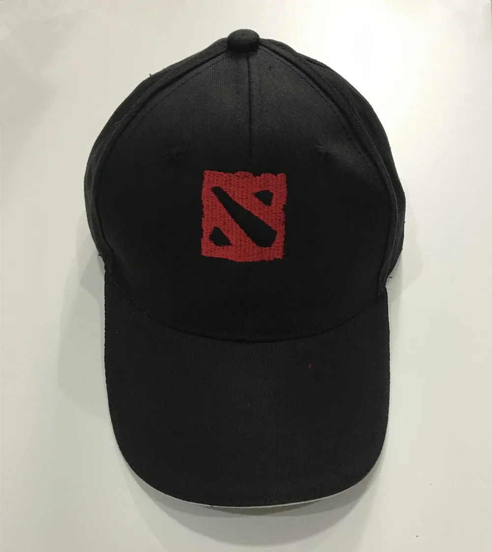 

Бейсболка DOTA 2 с красной вышивкой и логотипом