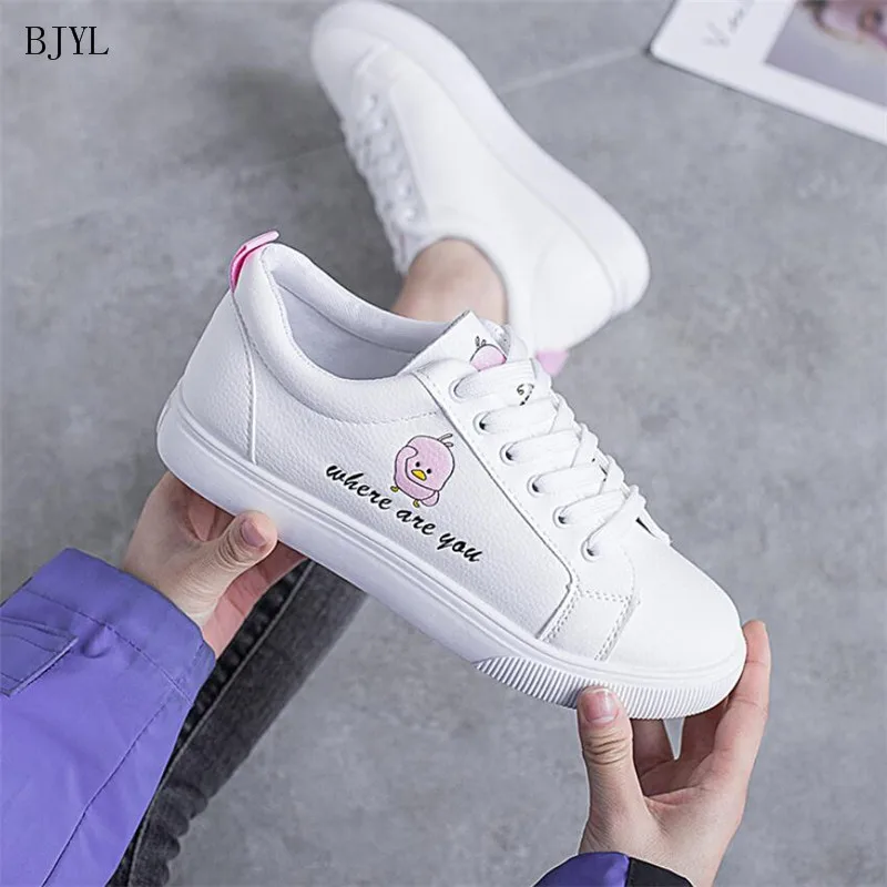 

BJYL 2019 spring new small yellow duck playful casual sneakers Korean version of the wild women shoes students white shoes B172