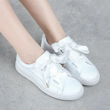 Маленькие белые туфли из лакированной кожи; женские туфли на плоской подошве высокого качества со шнуровкой; Туфли с круглым носком; эспадрильи; Новинка года; сезон весна