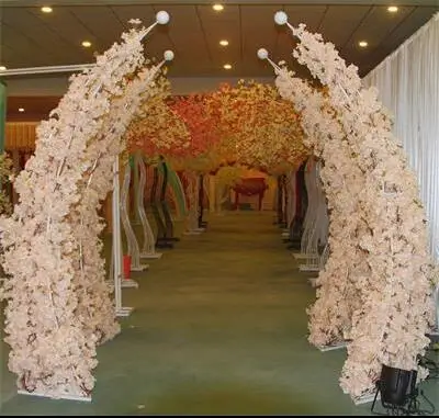 

The stage props for the wedding stage are used to bring the horns