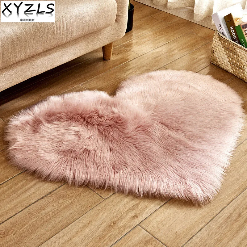 

XYZLS Love Heart Rugs Artificial Wool Sheepskin Hairy Carpet Faux Floor Mat Fur Plain Fluffy Soft Area Rug Tapete for Home Hotel