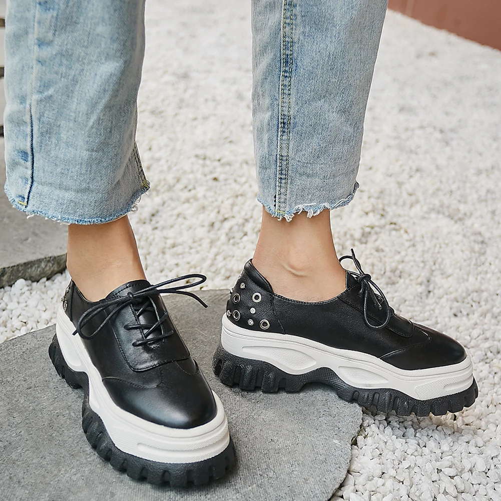 

Rivets Top Quality Genuine Cow Leather Shoes Women Sheepskin Insole Leisure Chunky Sneakers Flats Women Shoes Woman