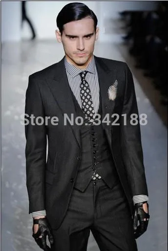 

New Style Charcoal Two Buttons Groom Tuxedos Best Man Peak Lapel Groomsmen Men Wedding Suits Bridegroom (Jacket+Pants+Tie+Vest)w