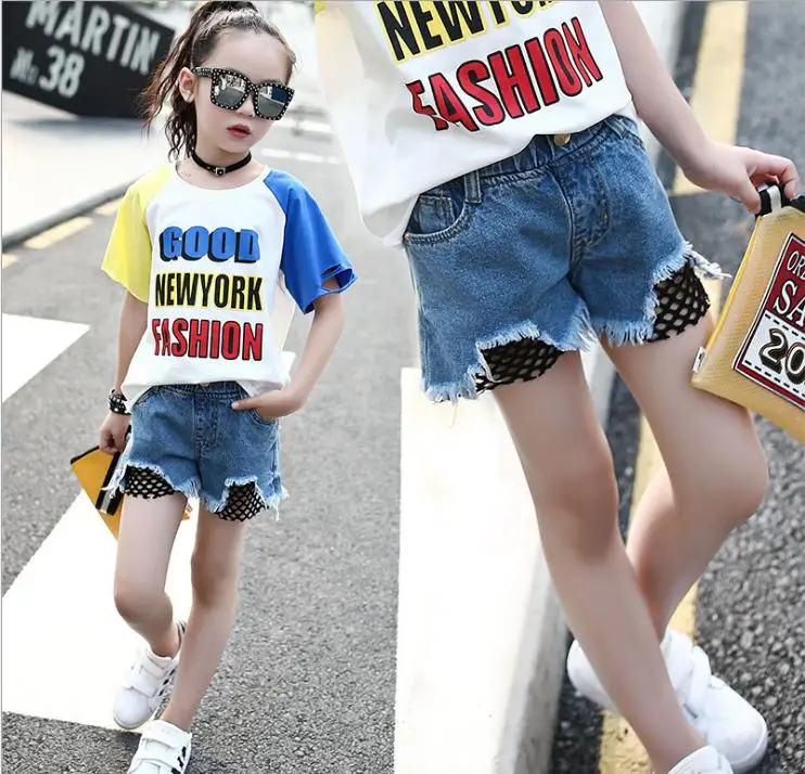 

The child of 2018 new summer fashion girls shorts in black net all-match leisure personality hole denim shorts