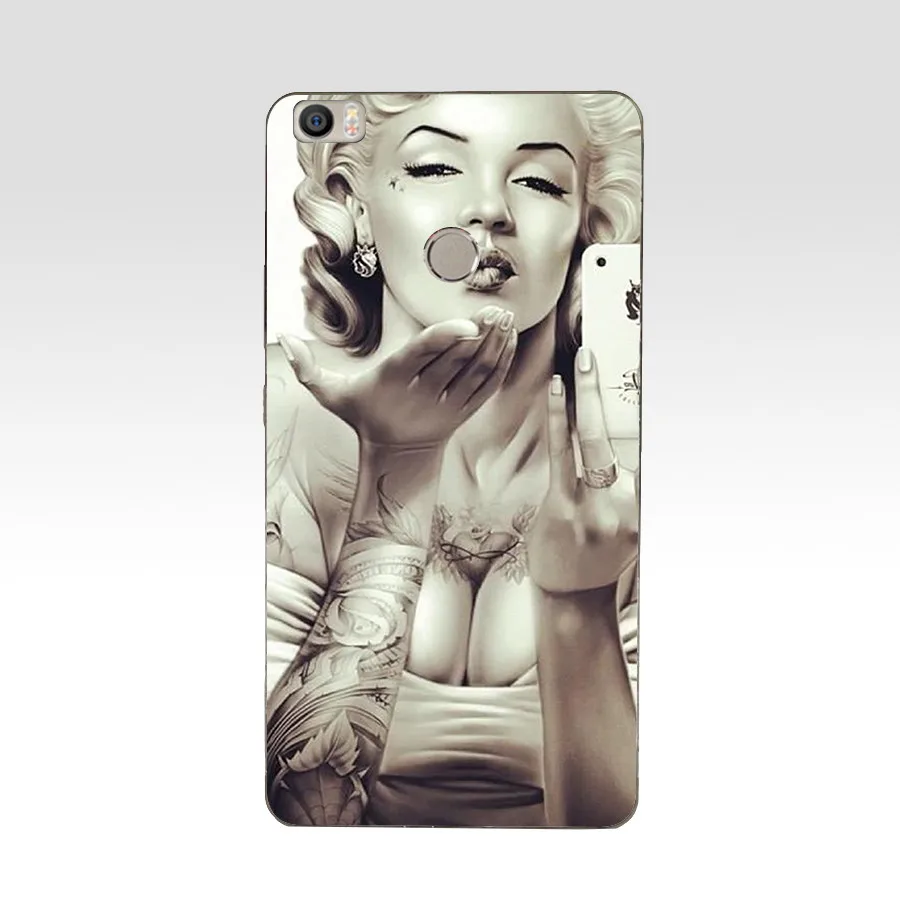 Чехол iphone 12 мэрилин монро. Монро с басами. Монро с басами. Мэрилин монро с деньгами. Цвет кожи монро.