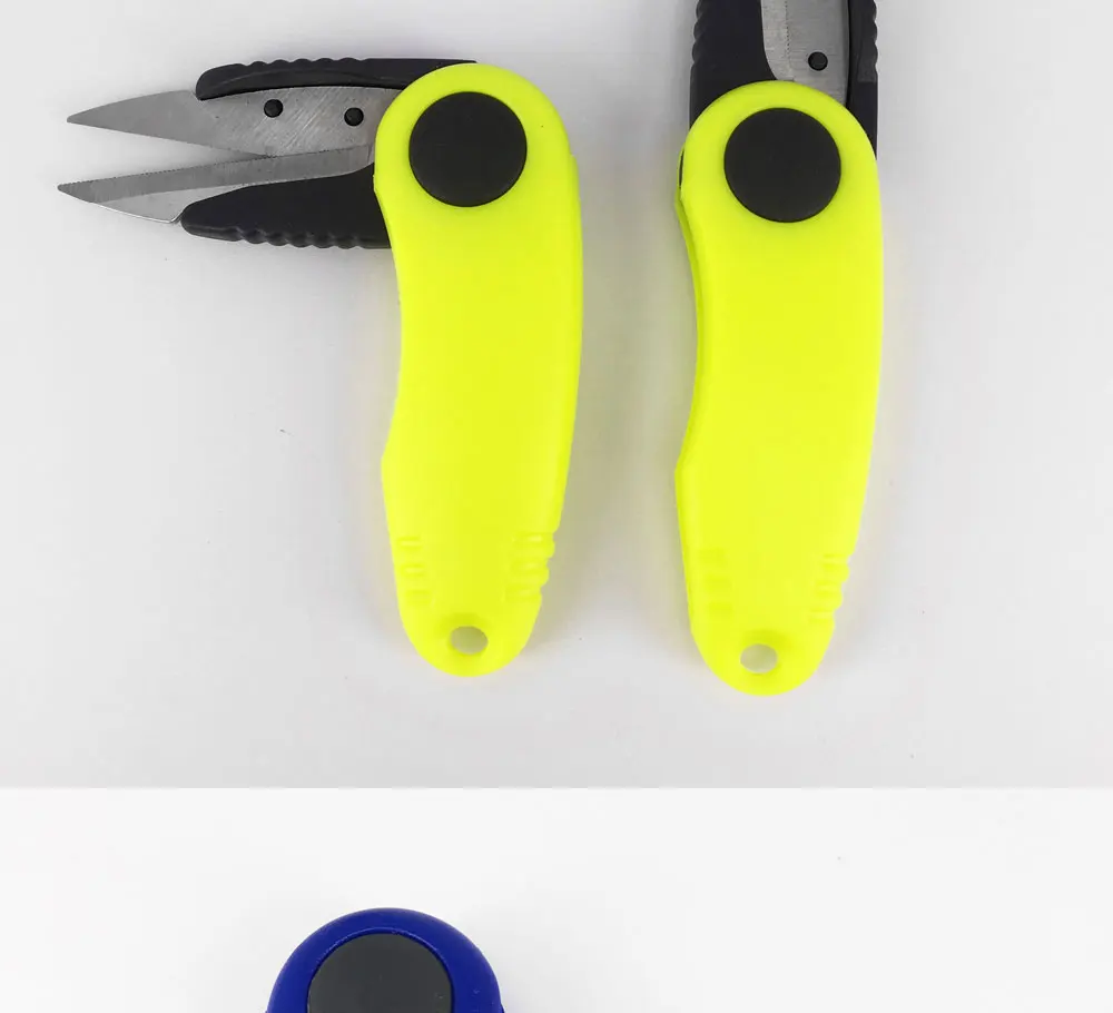 a Tesoura Para Cortar a Linha De