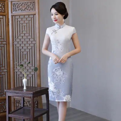 Серый Qipao длинное платье Чонсам женский китайский сатиновый традиционный Чонсам в ретростиле короткий рукав сексуальное Летнее Платье До Колена - Цвет: Серый