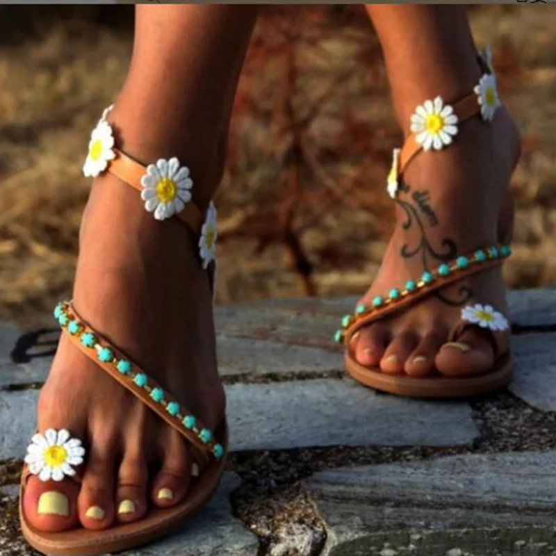 Летняя обувь; женские сандалии-гладиаторы; женская обувь на плоской подошве; модные пляжные сандалии в богемном стиле с цветами; большие размеры 44 - Цвет: Коричневый