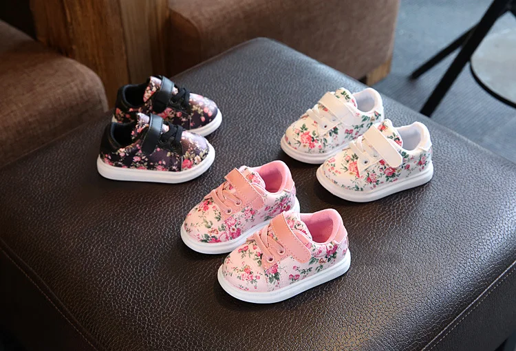 Милая обувь для маленьких девочек; кроссовки принцессы с цветочным принтом; повседневная детская обувь; мягкие детские мокасины
