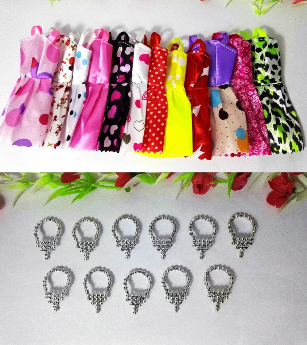

Randomly Pick 11 Pcs/Lot = 5 Necklace + 6 Mix Sorts Cute Beautiful Party Clothes Fashion Dress Necklace For Barbie Doll Gift Toy