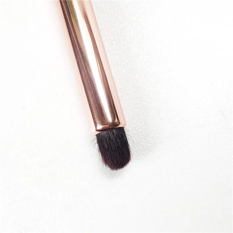 Charlotte Tilbury Eye Smudger Brush _ 4