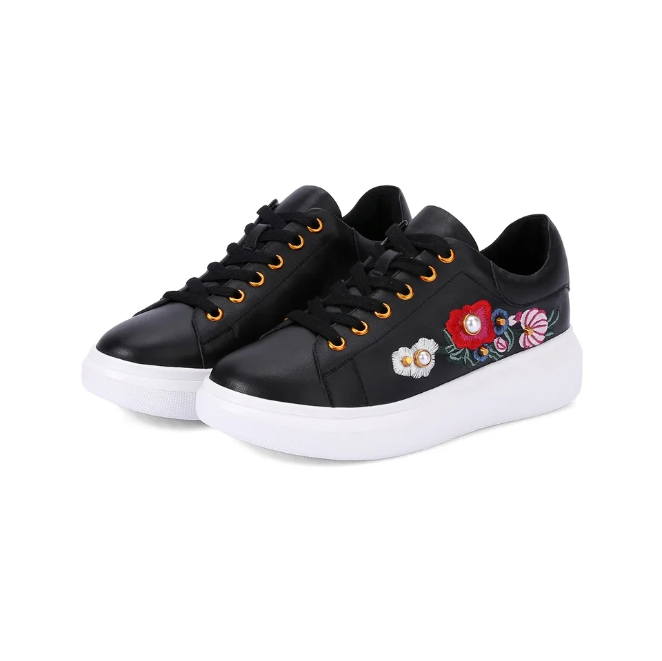 

Women's flat shoes beautiful embroidered pearl decoration inside and outside full leather material black white autumn women's sh