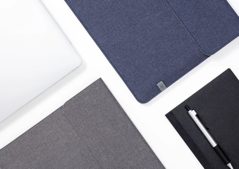 Laptop sleeve  10