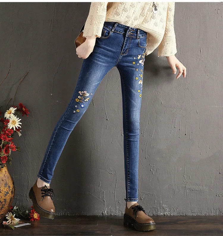 Осень-зима мода цветочной вышивкой Для женщин бархат джинсовые штаны Повседневное Высокая талия джинсы Femme синий Skinny тонкий узкие брюки