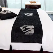 

New Arrival Europe Hotel Home Bed Runner Flag Velvet Rhinestone Bed Tail Towel Printed Bedspread Bed Cover Bedroom Decor