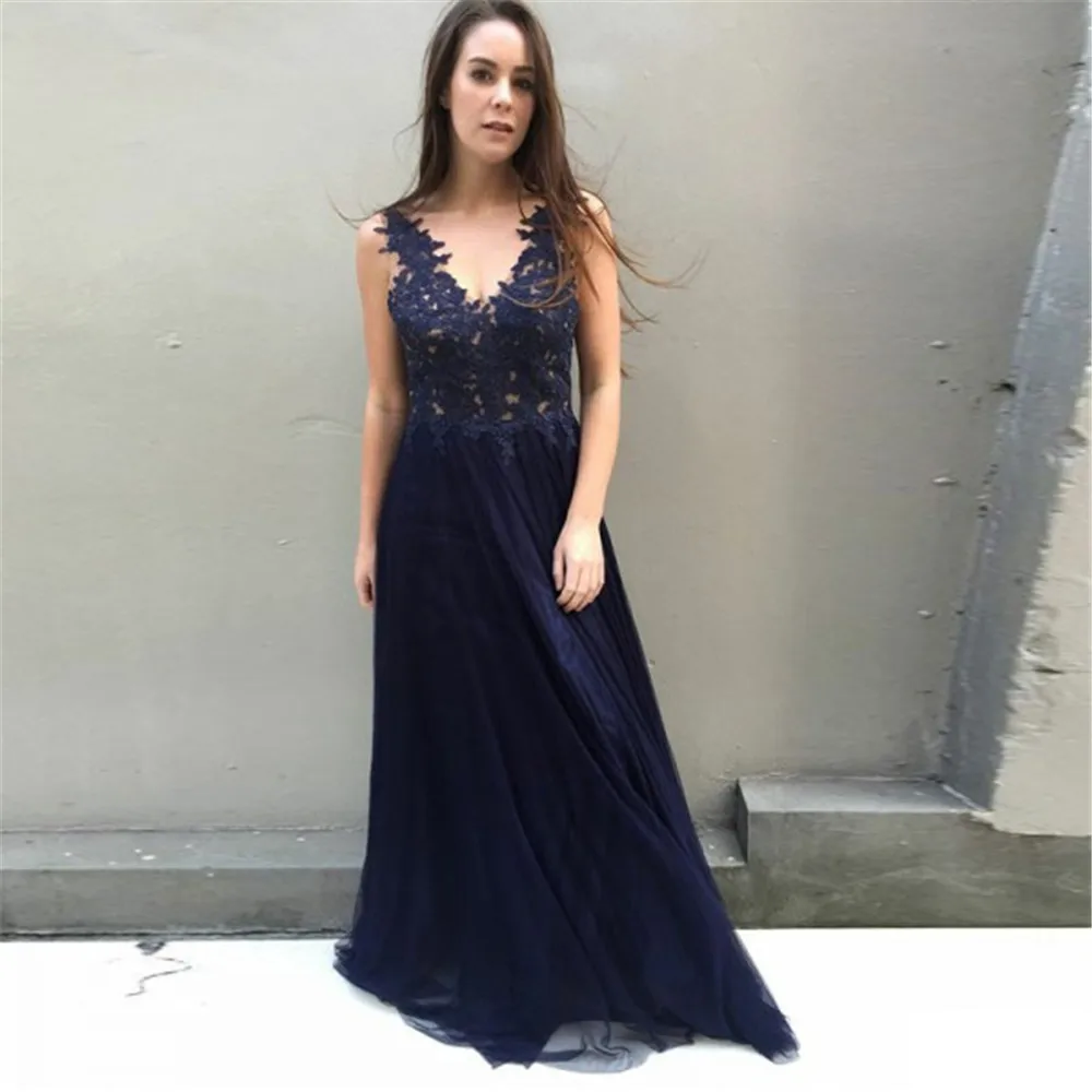 

Navy Blue Tulle Bridesmaid Dresses V Neck A Line Lace Appliques Illusion Long Formal Occasion Dress 2019 Maid Of Honor Gowns
