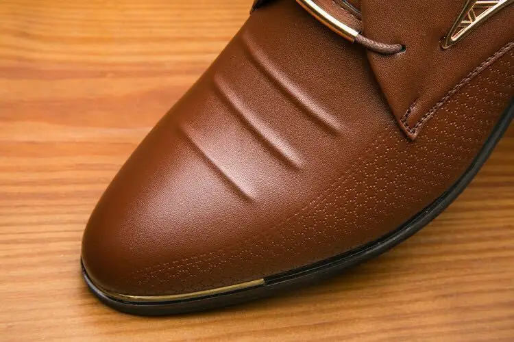 Мужские модельные туфли; Кожаные Туфли-оксфорды; офисные туфли на плоской подошве в итальянском стиле; Цвет черный, коричневый; мужские туфли из мягкой искусственной кожи с острым носком; большие размеры 38-48