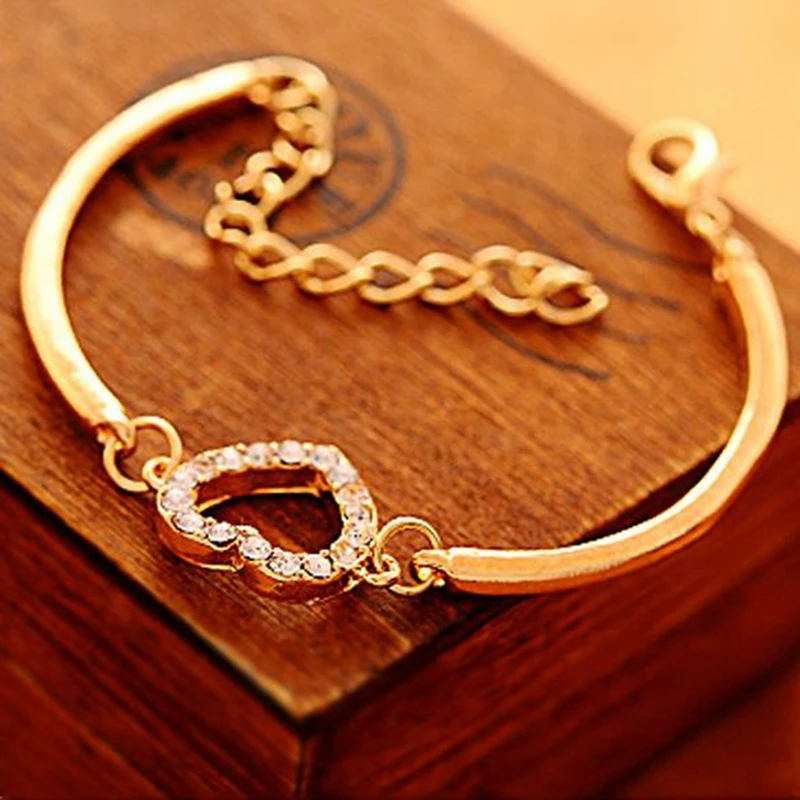 The new fashion bracelet female Korean fashion jewelry decorated with