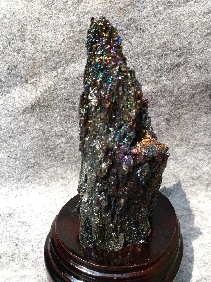 

Stunning Rough Rainbow Carborundum Silicon Carbide Mineral Specimen +stand