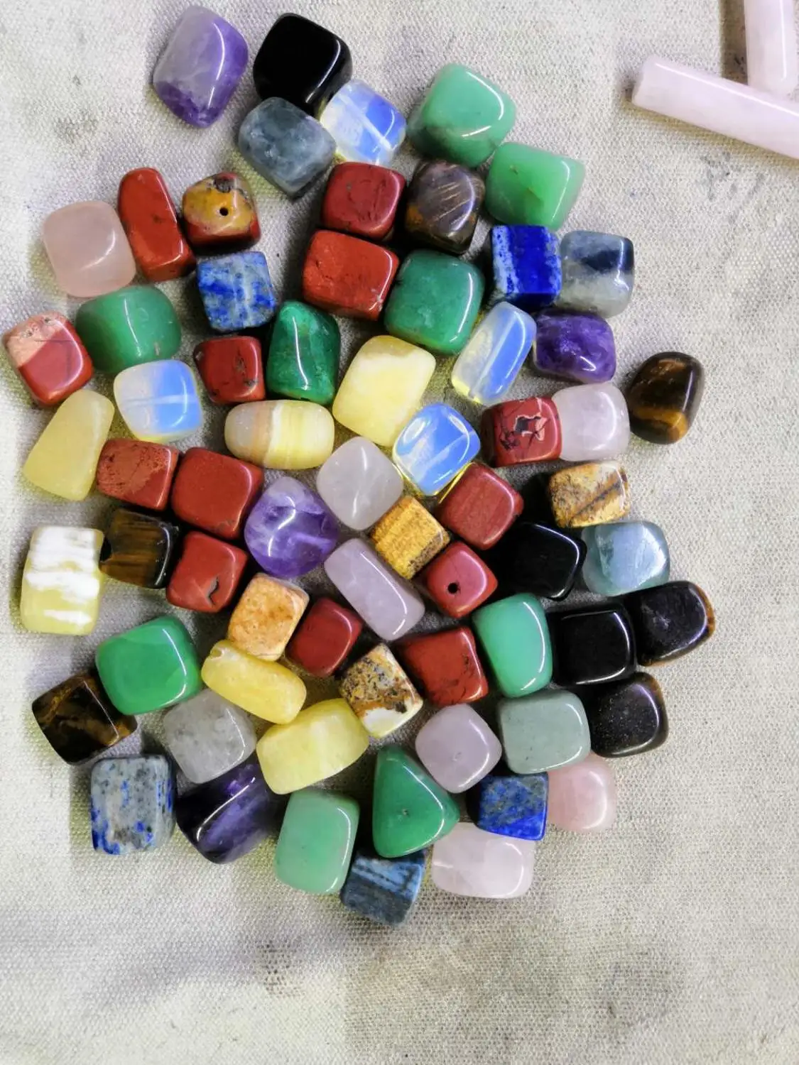 

67 pieces drill Mixed Tumbled Stone Natural Rock And Quartz Bead For Chakra Healing Crystal Gemstone Irregular Polishing