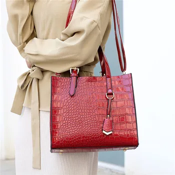 

Brand Crocodile Women Bag Black Red Patent Leather Women Handbags Set Large Capacity Shoulder Bag Female Tote Bags+Wallet