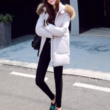 Новое Женское пуховое пальто средней длины с капюшоном из меха енота, женская зимняя куртка, парка, верхняя одежда серого, черного, розового цвета размера плюс xl