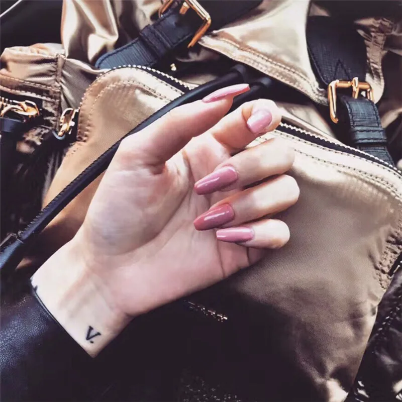 24 шт накладные ногти полностью обработанные искусственные художественные украшения косметический инструмент для ногтей чистый цвет заостренные накладные ногти с клеем, стикер